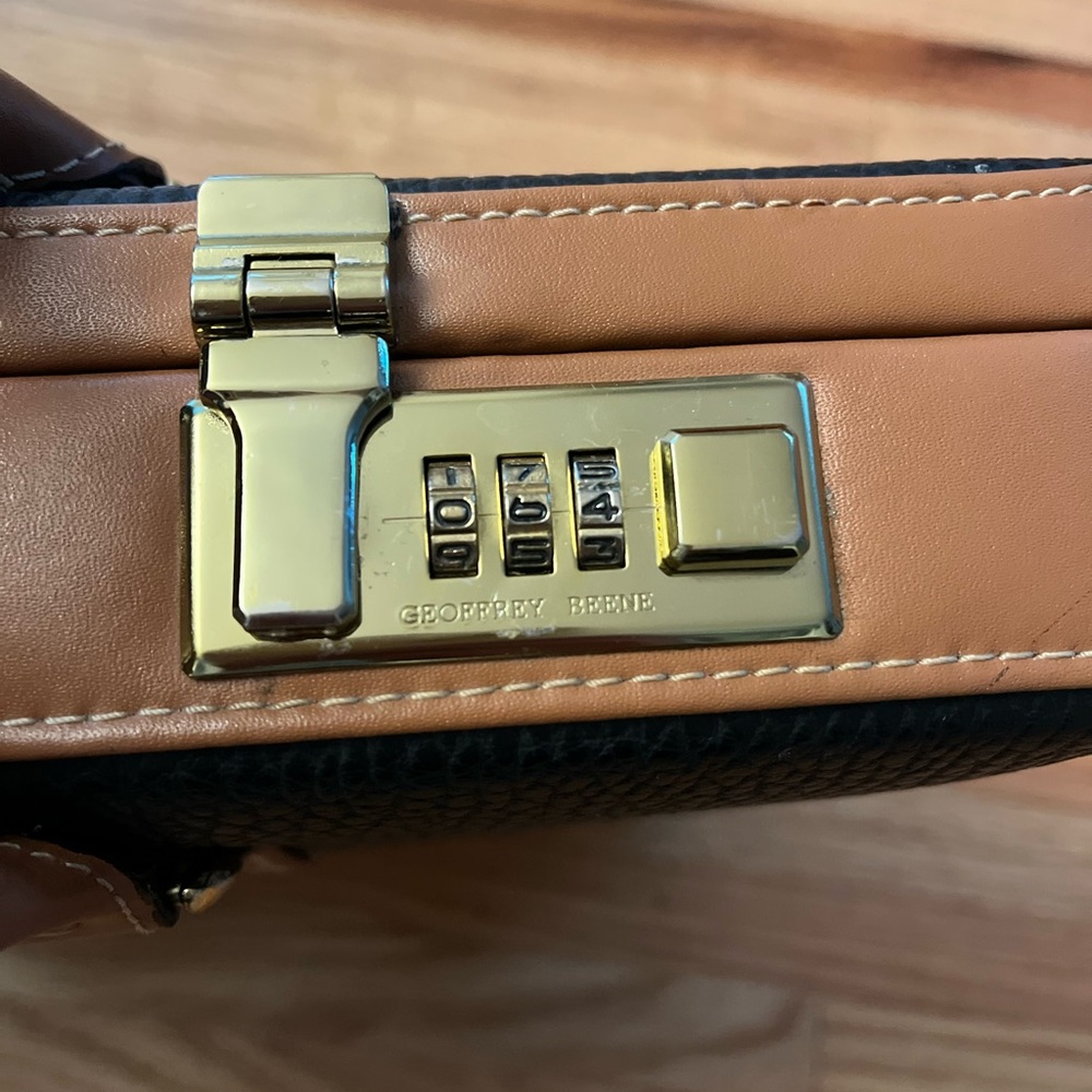 Geoffrey Beene Black leather Briefcase with Brown Handles - Picture 3 of 10